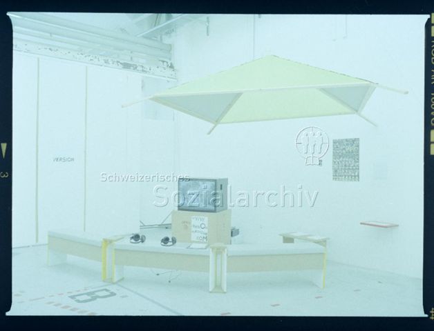 Ausstellungsansicht, Installation "www.versionmagazine.com"