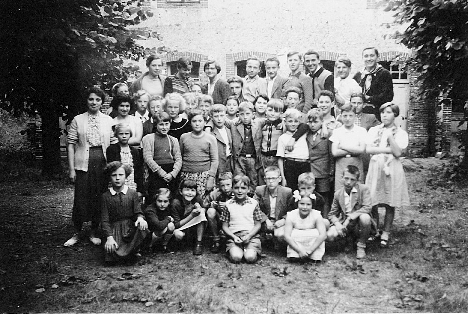 Colonie internationale, Châteauneuf en Thimerais (1953); Kindergruppe