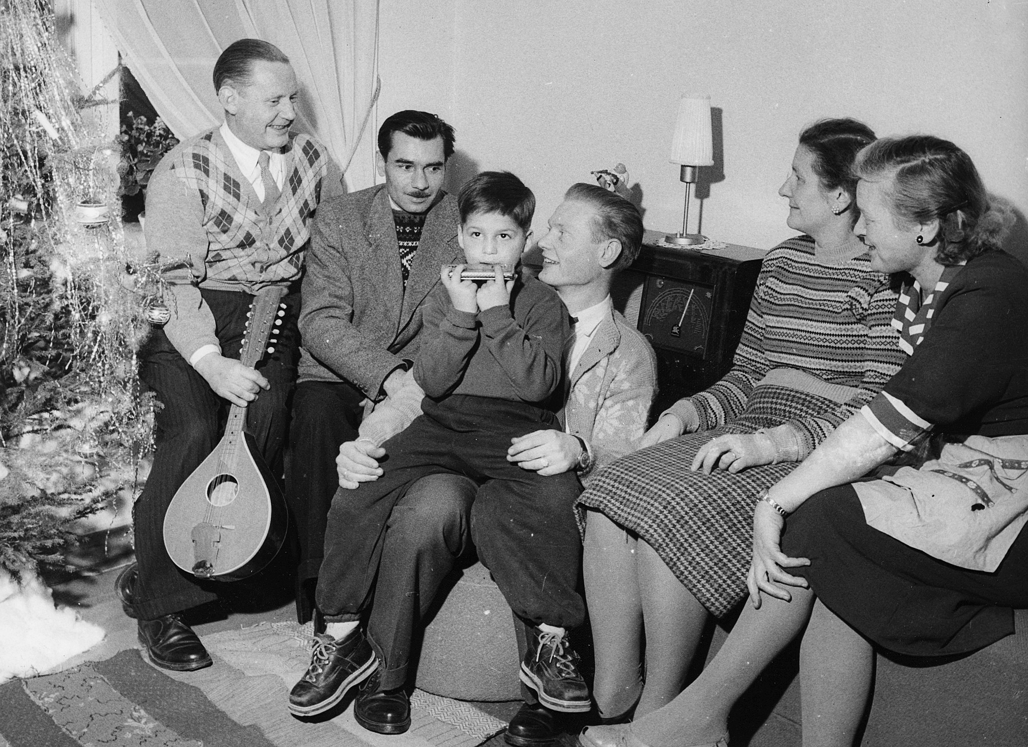 Einen ungarische Flüchtlingsfamilie als Weihnachtsgäste bei einer norwegischen Familie