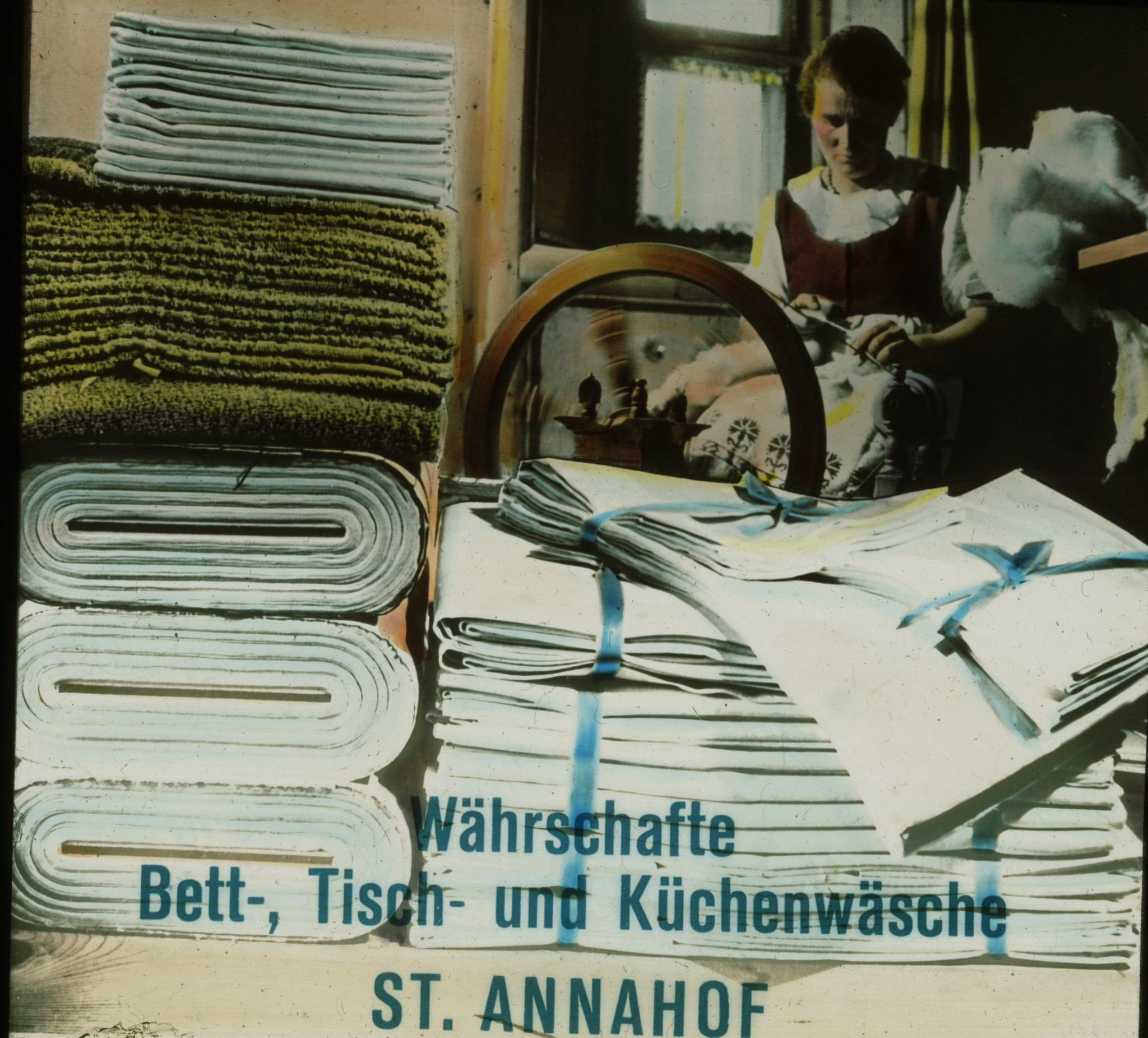 Dia: Frau mit Wäsche: "Währschafte Bett-, Tisch- und Küchenwäsche St. Annahof".