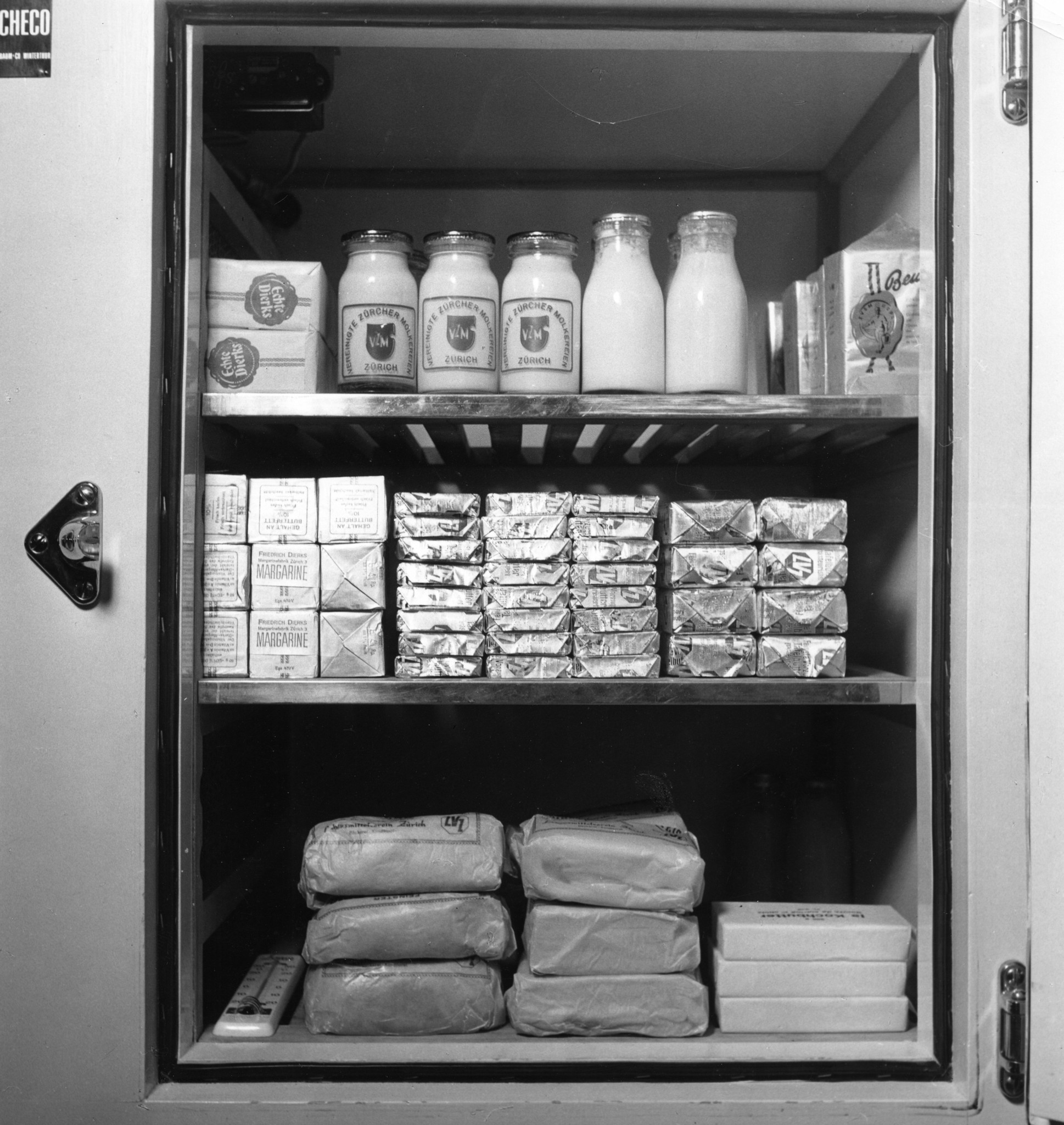 Milchprodukte in einem Kühlschrank
