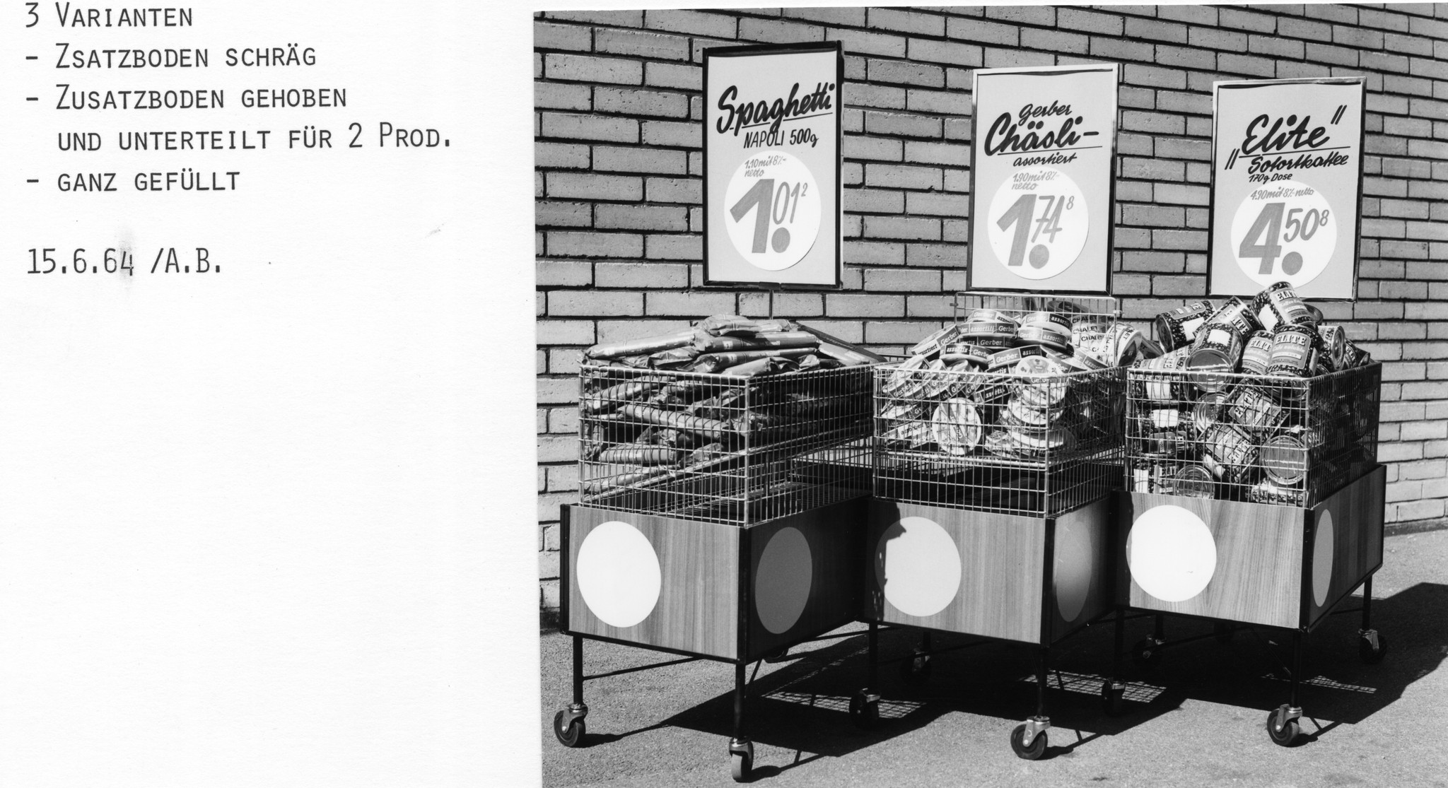 Schüttkörbe mit diversen Produkten, 15. Juni 1964