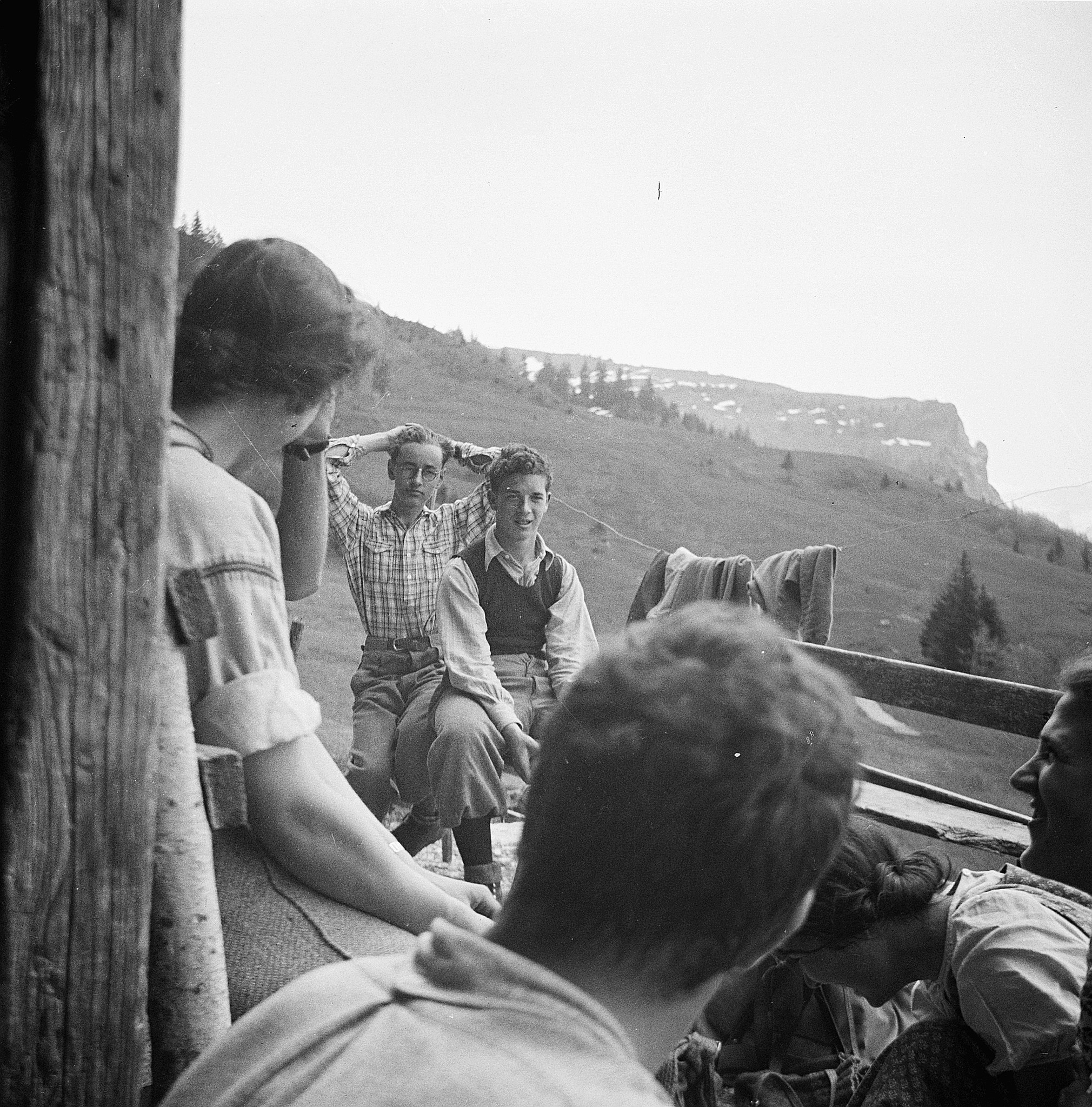Hütten-Usrumete Prestenburg - Wandervögel vor der Hütte (1938)