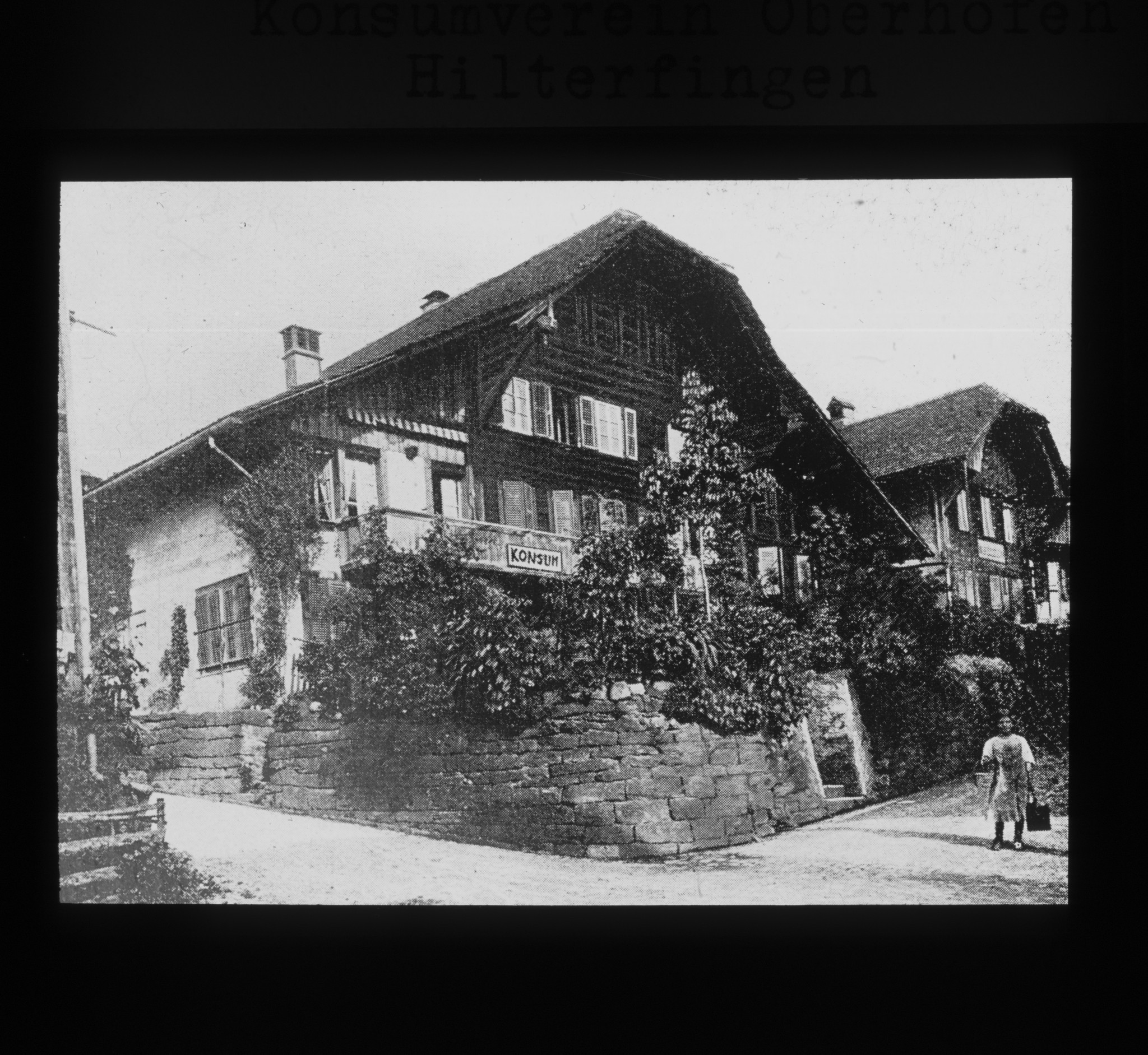 Dia: Filiale des Konsumvereins Oberhofen in Hilterfingen; Aussenansicht.