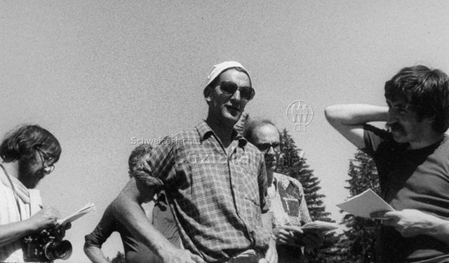 "Aktion 7, Gitschenen, Isenthal - Hr. Müller, Projektleiter (und Bruder von Nationalrat Müller-Marzohl), im Kreuzfeuer der Journalisten"; 1974