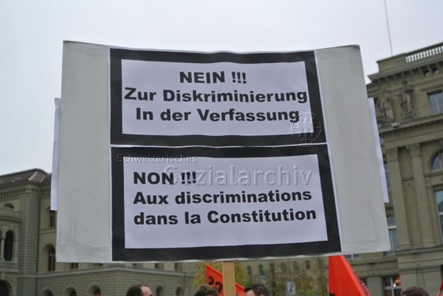 Kundgebung in Bern gegen die Familieninitiative der CVP (16.11.2013, Bern) –"NEIN !!! Zur Diskriminierung in der Verfassung / NON !!! Aux discriminations dans la Constitution"