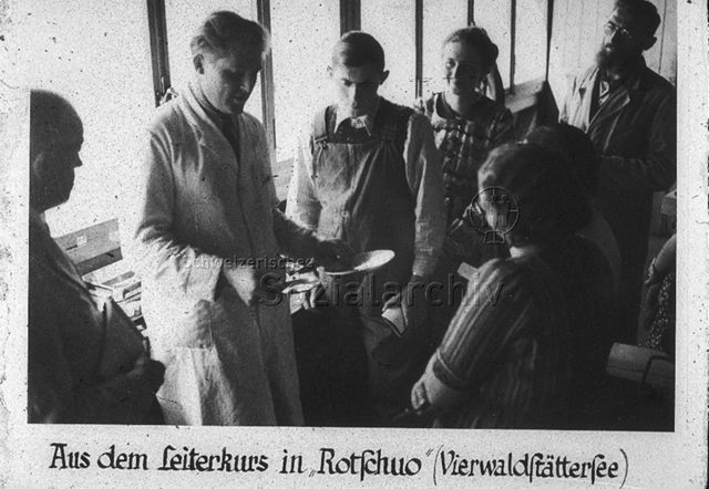 "Aus dem [Jugendl]eiterkurs in Rotschuo (Vierwaldstättersee)"; um 1960
