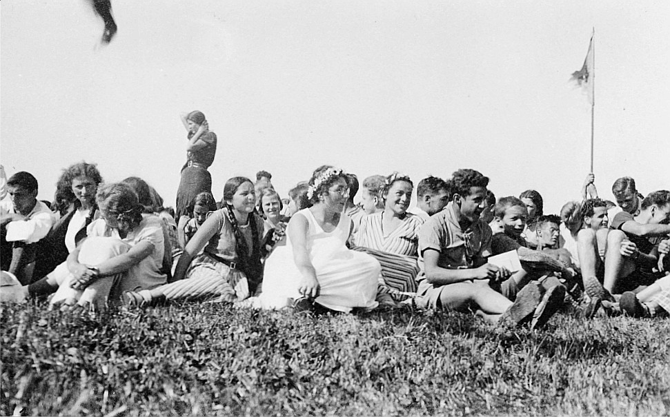 Versammelte Wandervögel an der Wandervogel-Landsgemeinde in Brütten (1933)