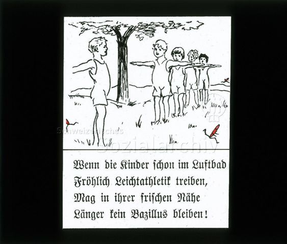 Diaserie zum Thema Kinderkrankheiten, Bazillen, Tuberkulose; "Wenn die Kinder schon im Luftbad fröhlich Leichtathletik treiben, mag in ihrer frischen Nähe länger kein Bazillus bleiben!" - Zeichnung: Kinder machen Turnübungen im Freien, rote Strichmännchen (Bazillen) laufen von ihnen weg; um 1930