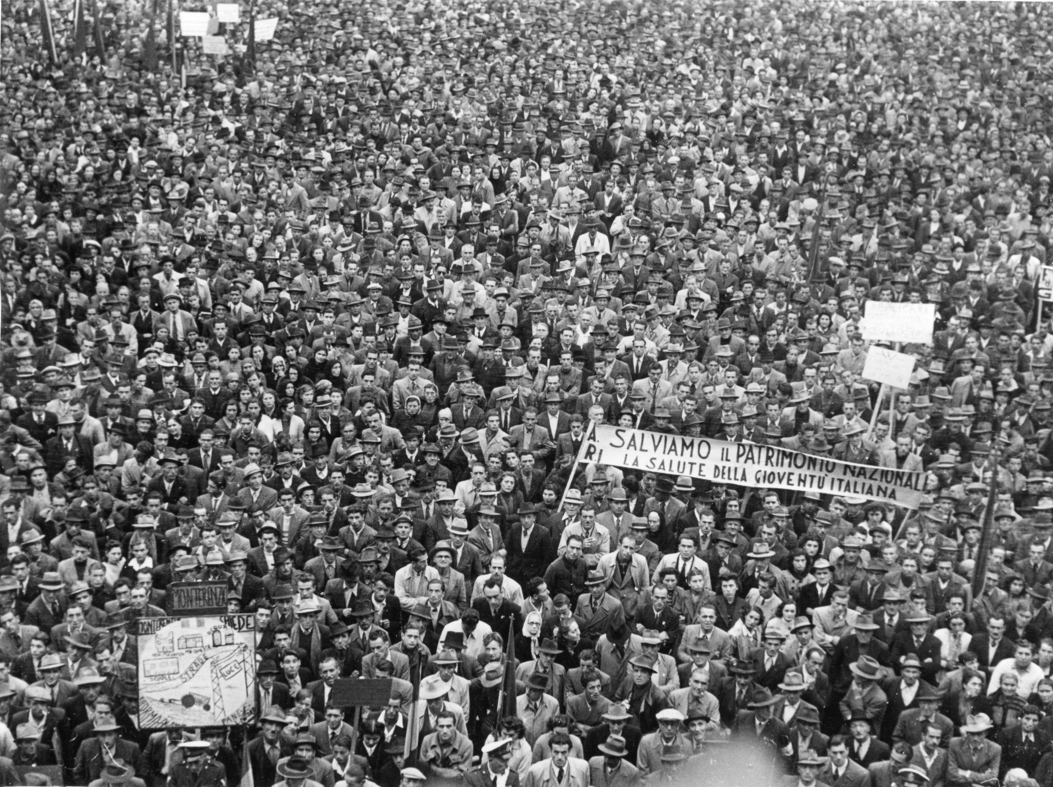 "Italienreise Oktober 1946. Bologna: Meeting der Fede-terra."