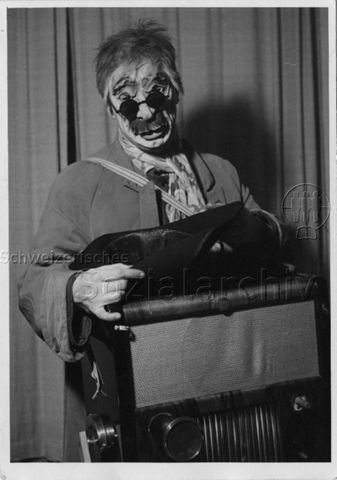 Foto aus Nachlass von Werner Dietrich - Maskenball im "Kreis" - "Werner Dietrich", ca. 1955