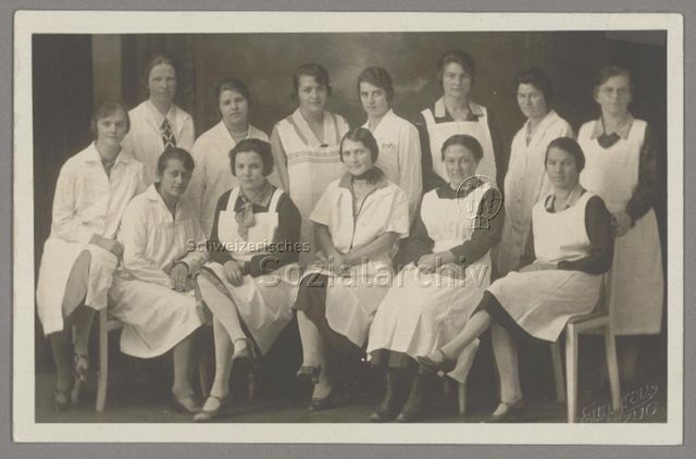 "Hebammen-Kurs in Zug [...] im Liebfrauenhof", um 1920