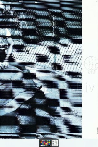 "Ich war ein privilegierter Junge", Fotografie von Franco Knie, der auf einer Schildkröte reitet, Briefmarkenverkauf der Pro Juventute, 2008 (rechte Posterseite)