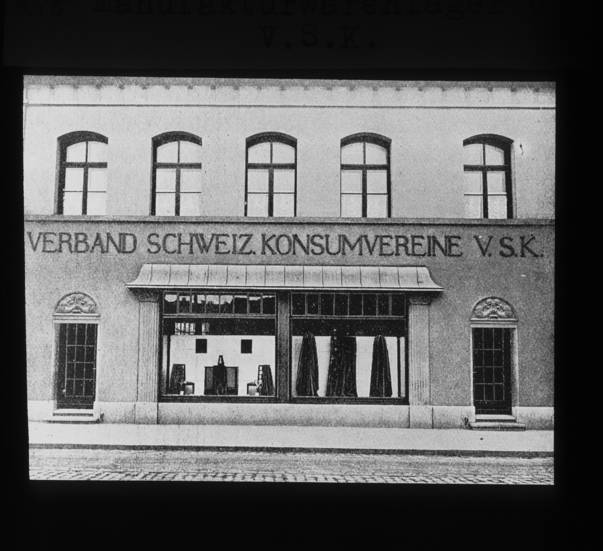 Dia: Manufakturwarenlager des V.S.K. (Verband schweizerischer Konsumvereine); Aussenansicht.