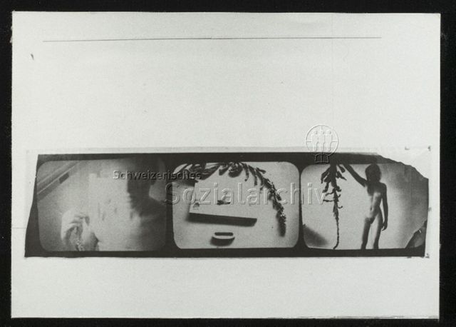 Fotografie von Francesca Woodman (Triptychon), "Girl With Weed" (1980)