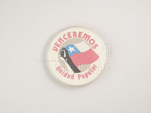 Pin "Venceremos Unidad Popular" mit Chile-Flagge, um 1970