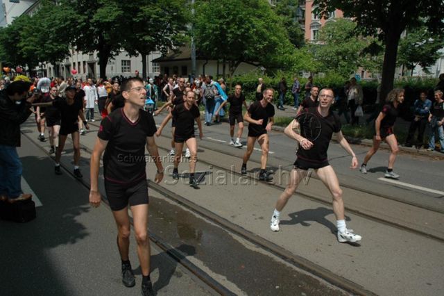 Christopher-Street-Day (CSD) 2005: "Go for YES" (04.06.2005, Zürich) – Tanzauftritt, "Ja& Oui& Si&." auf den Seiten der Shirts