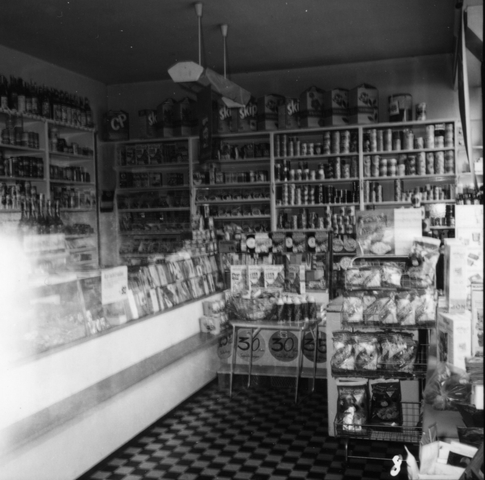 Laden des Lebensmittelvereins Zürich an der Forchstrasse 104 in Zollikerberg: Ladentheke