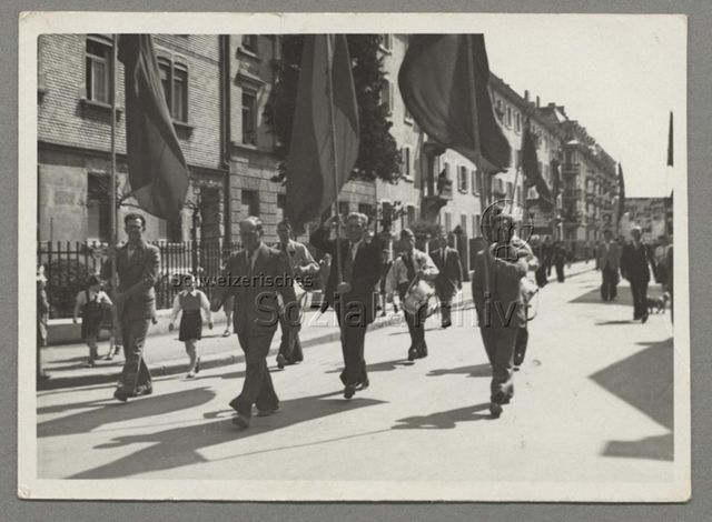 1. Mai, Fahnenträger, Tamboure, um 1945