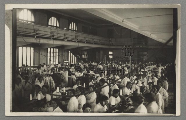 Näherinnen in Herrenwäschefabrik P. Realini & Co. in Stabio, um 1930