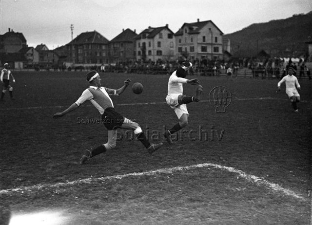 Fussballspiel, um 1930