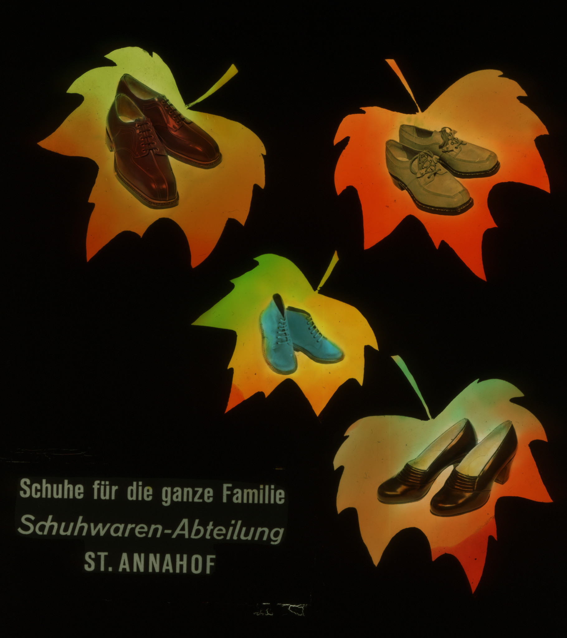 Dia: herbstliche Blätter, darin Schuhe: "Schuhe für die ganze Familie / Schuhwaren-Abteilung St. Annahof".