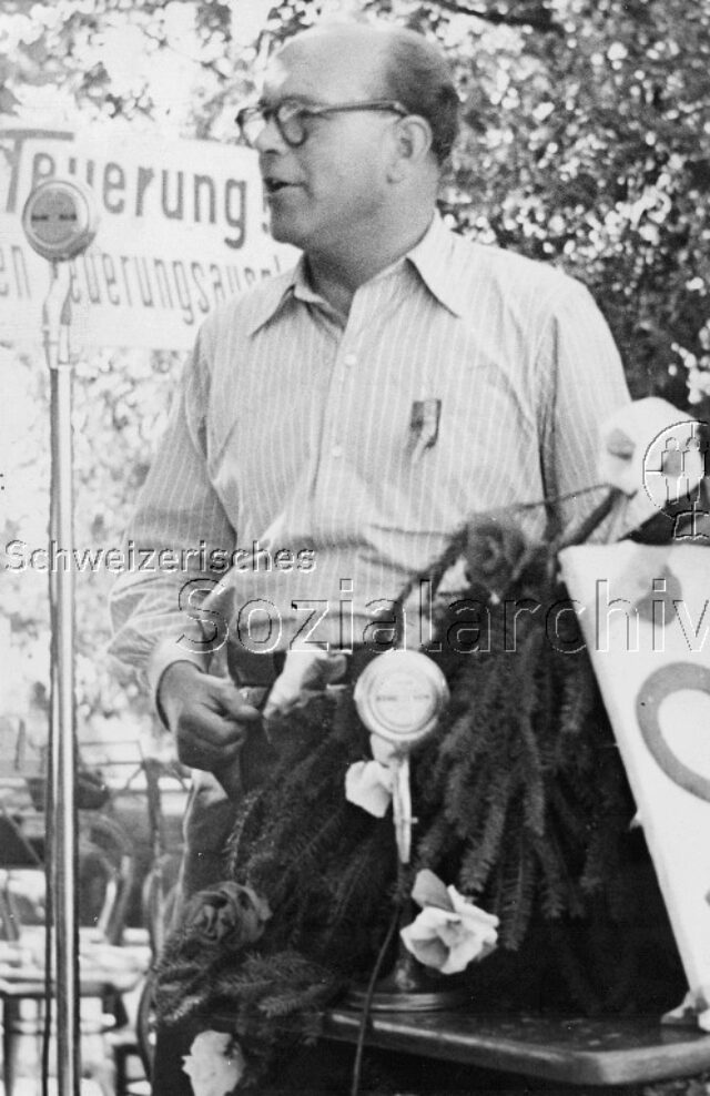 Hermann Leuenberger an der Landsgemeinde der Bau- und Holzarbeiter in Stäfa im Sept. 1945