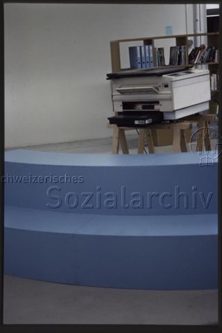 Ausstellungsansicht, Archiv mit Kopiergerät