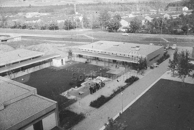 "Tscharnergut, Bern" - Ansicht der Anlage von oben, Tierhaltung; um 1965