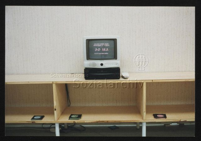 Ausstellungsansicht, Computer, "3-D 18.3. im Labor k3000 / 20.00. Schöneggstr. 6. / 4. Stock. 3-D Tv mit Röbi Müller"