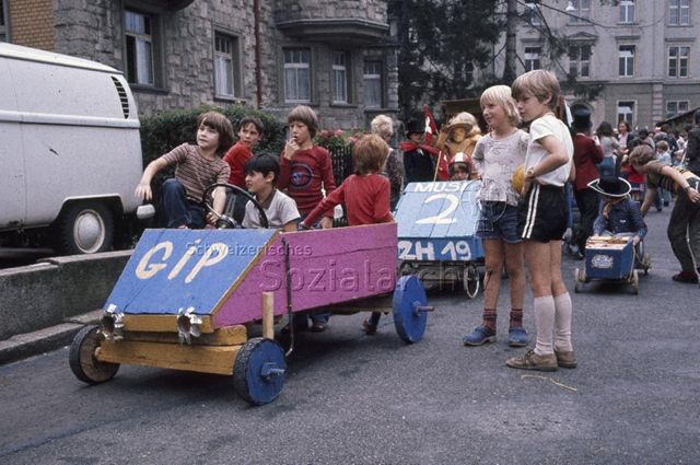 "Kinderstrasse, Culmannstrasse", Zürich - Kinder in Seifenkisten; 1975