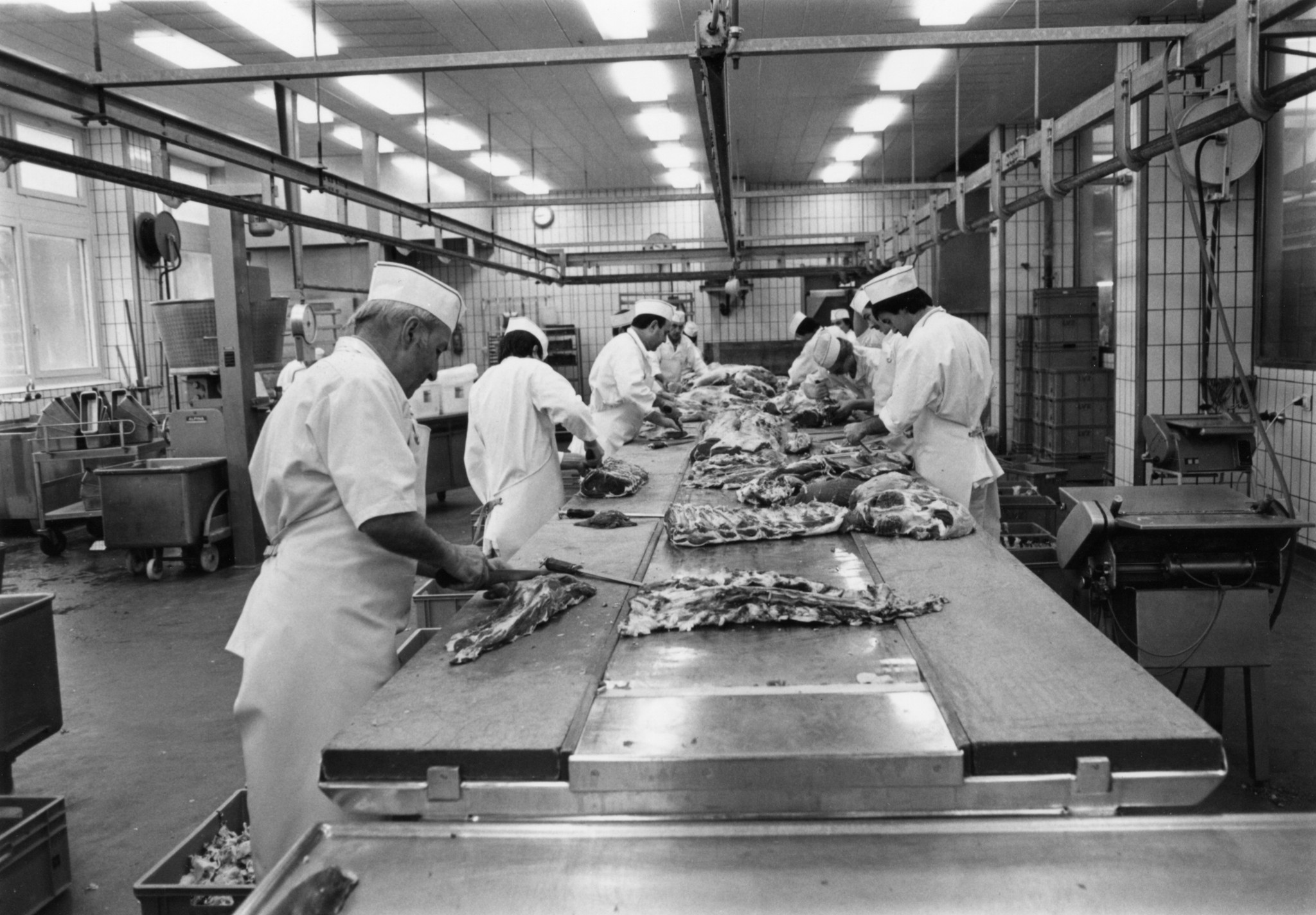 Metzger zerlegen Fleisch