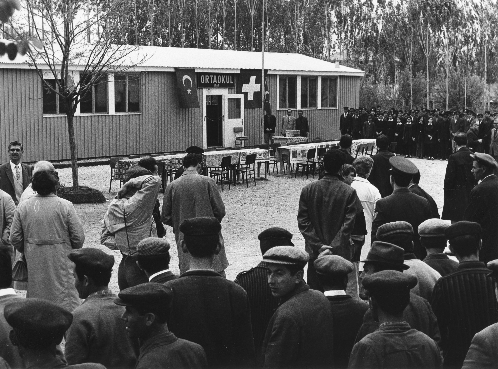Türkei: Erdbeben; "Ortaokul"; vermütlich eine Eröffnungsfeier für eine von der SAH gesponserten Schule