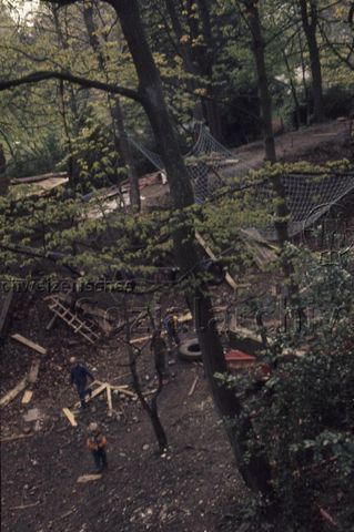 "Robinsonspielplatz Olten" - Kinder beim Spielen; 1977
