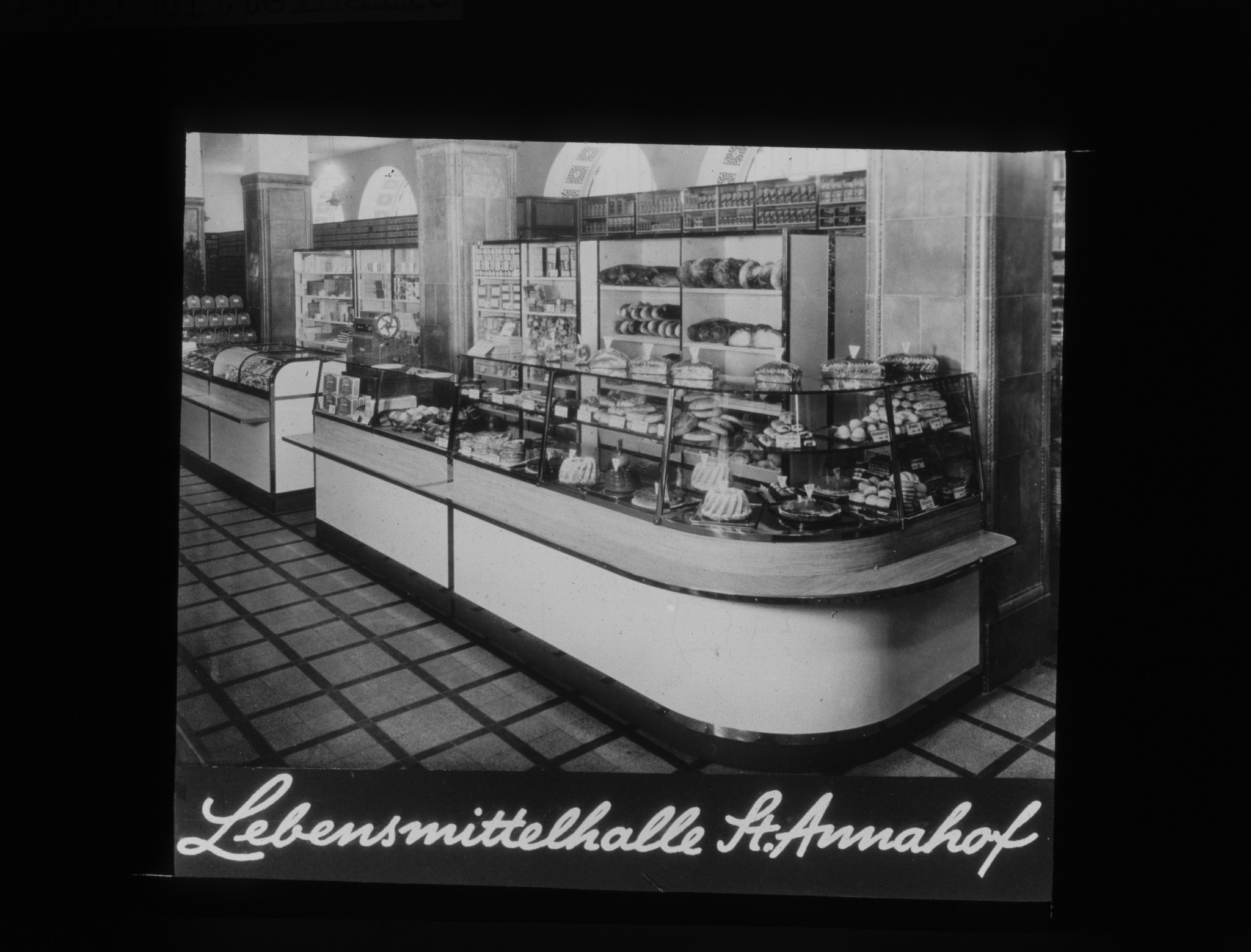 Dia: Lebensmittelhalle St. Annahof.