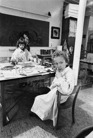 "Kindergarten" - Kinder beim Malen; um 1980