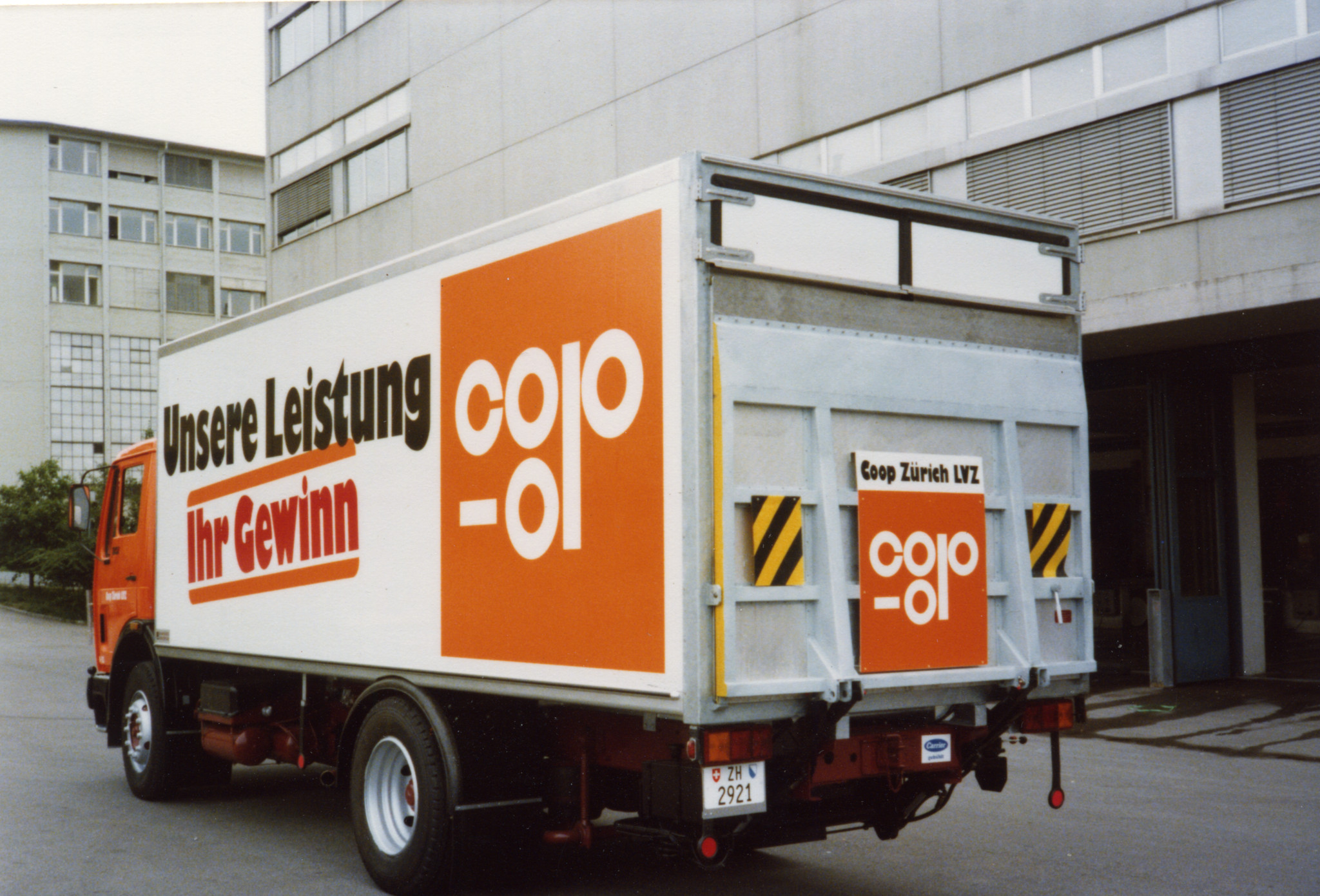 Coop Lieferwagen, Slogan "Unsere Leistung - Ihr Gewinn"