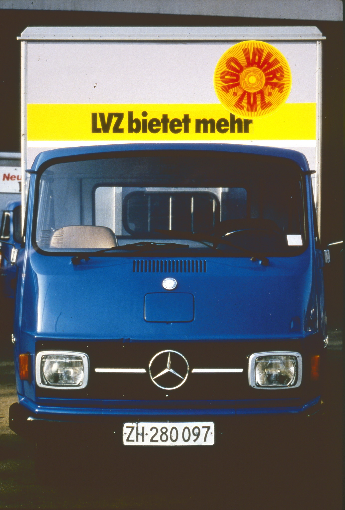 100 Jahre Lebensmittelverein Zürich LVZ 1878-1978: Lastwagen mit Slogan "LVZ bietet mehr"