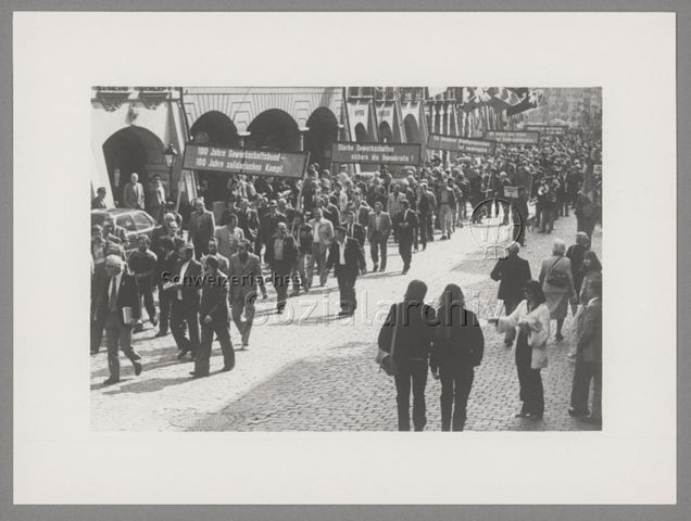 1. Mai, Umzug, Tafeln "100 Jahre Gewerkschaftsbund