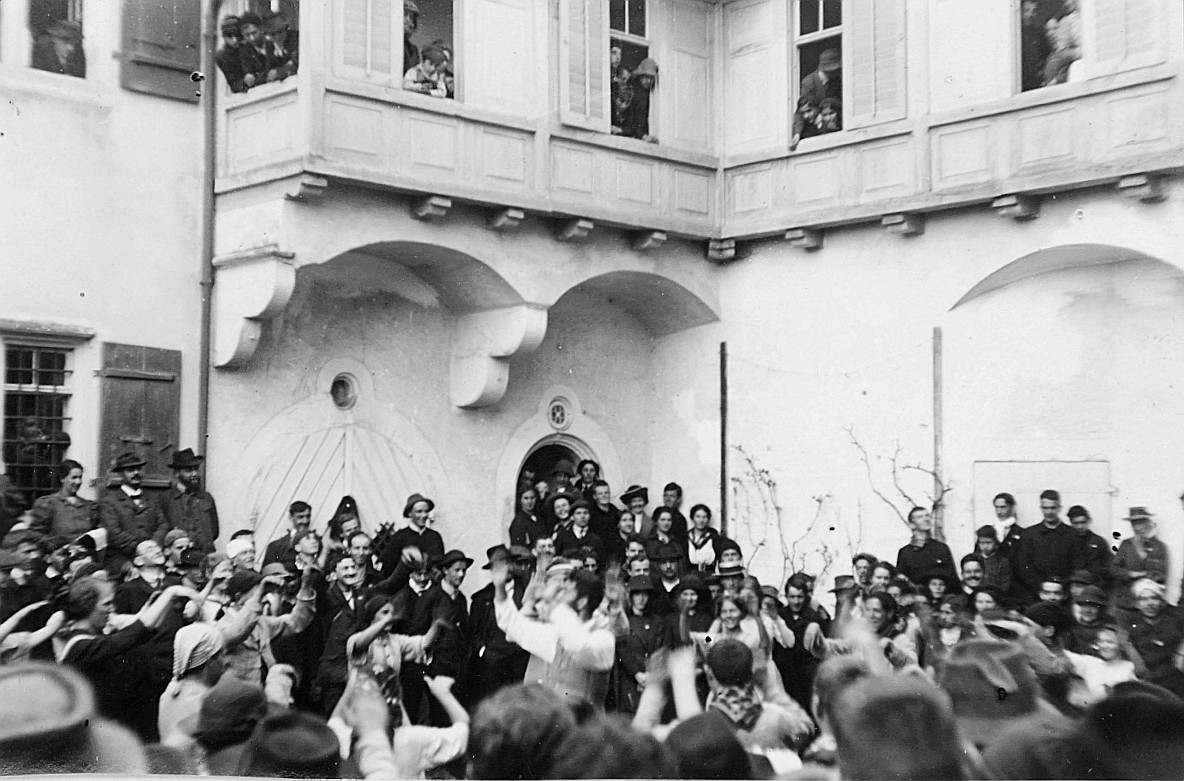 Tanzende Wandervögel an der Wandervogel-Landsgemeinde in Altenklingen (1913)