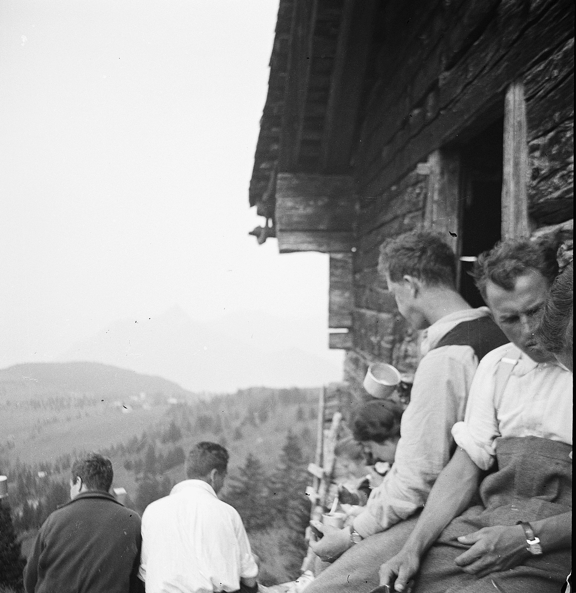 Hütten-Usrumete Prestenburg - Wandervögel vor der Hütte (1938)
