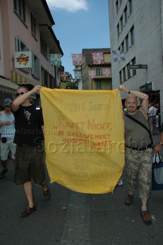 Gesamtschweizerische Lesbian&Gay Pride 2005: "Sowieso" (18.06.2005, Luzern) – "Jesus sagt: 'Richtet nicht, auf dass wir nicht gerichtet weret' [...] Aber er sagte nichts gegen uns! (Schwule und Lesben)"