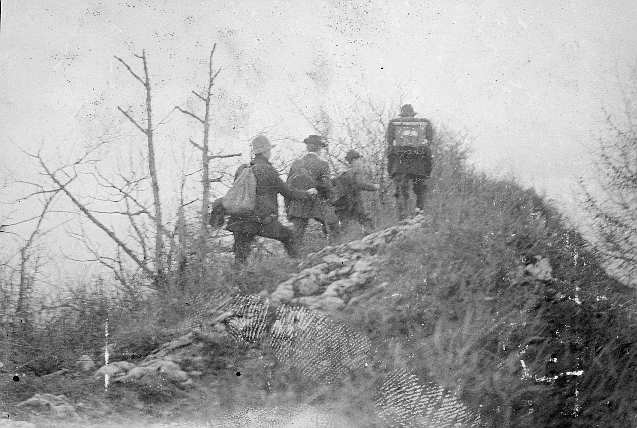 Wandernde Wandervögel auf den Lägern (1910)
