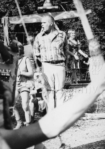 "Spielaktion Winterthur" - Heiner Gross am Marterpfahl; 1976