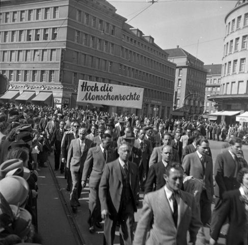 1. Mai, Umzug, Transparent "Hoch die Menschenrechte", Zürich, um 1960