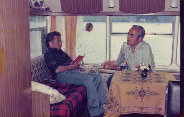 v.l.n.r.: Fritz Weber und Alois "Wisel" Lötscher - vermutlich auf einem privaten Schiff - 06.1977