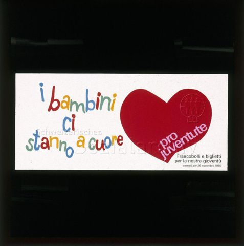 Diaserie von Kinodias der Pro Juventute; "i bambini ci stanno a cuore - pro juventute - valevoli dal 26 novembre 1981"; rotes Herz und farbiger Schriftzug; 1981