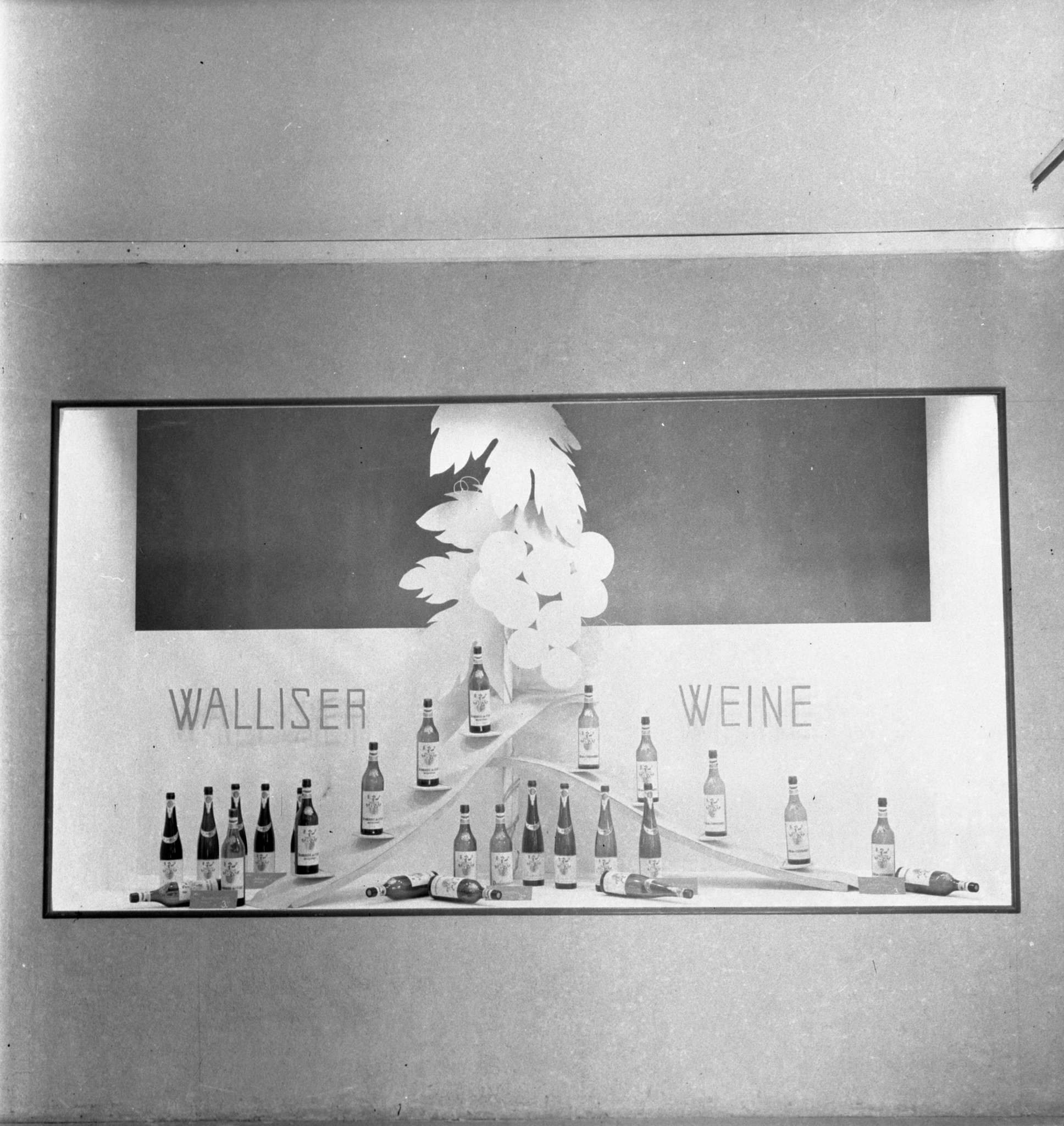 Schaufenster Filiale LVZ: "Walliser Weine"
