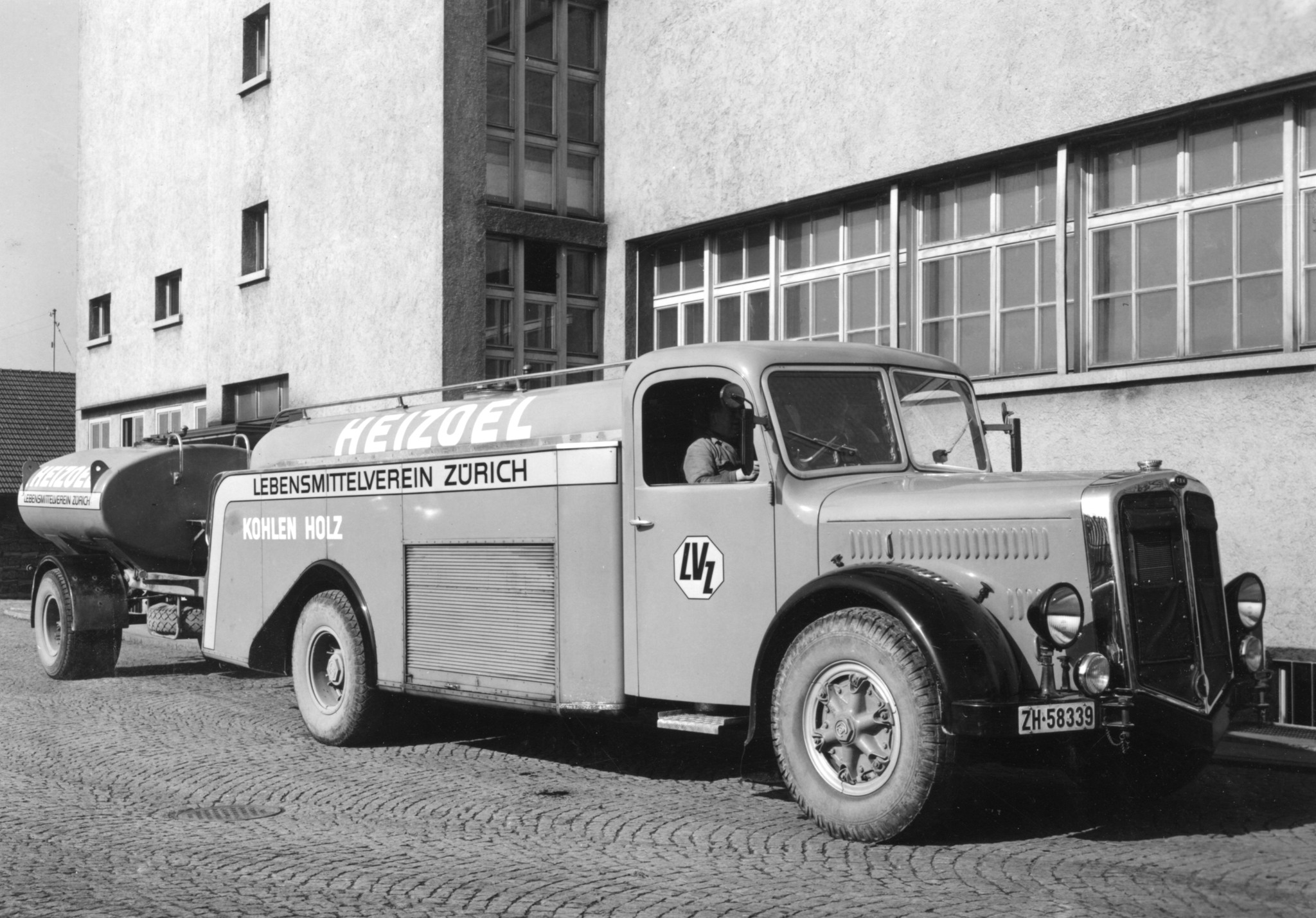 Heizöl- Brennmittel-Lieferdienst: Heizöl-Lieferwagen