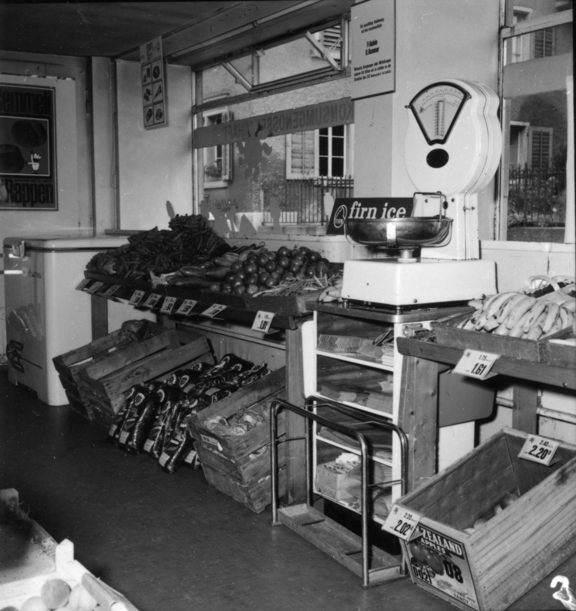 Laden des Lebensmittelvereins Zürich an der Zürichstrasse 89 in Goldbach / Küsnacht: Gemüseabteilung